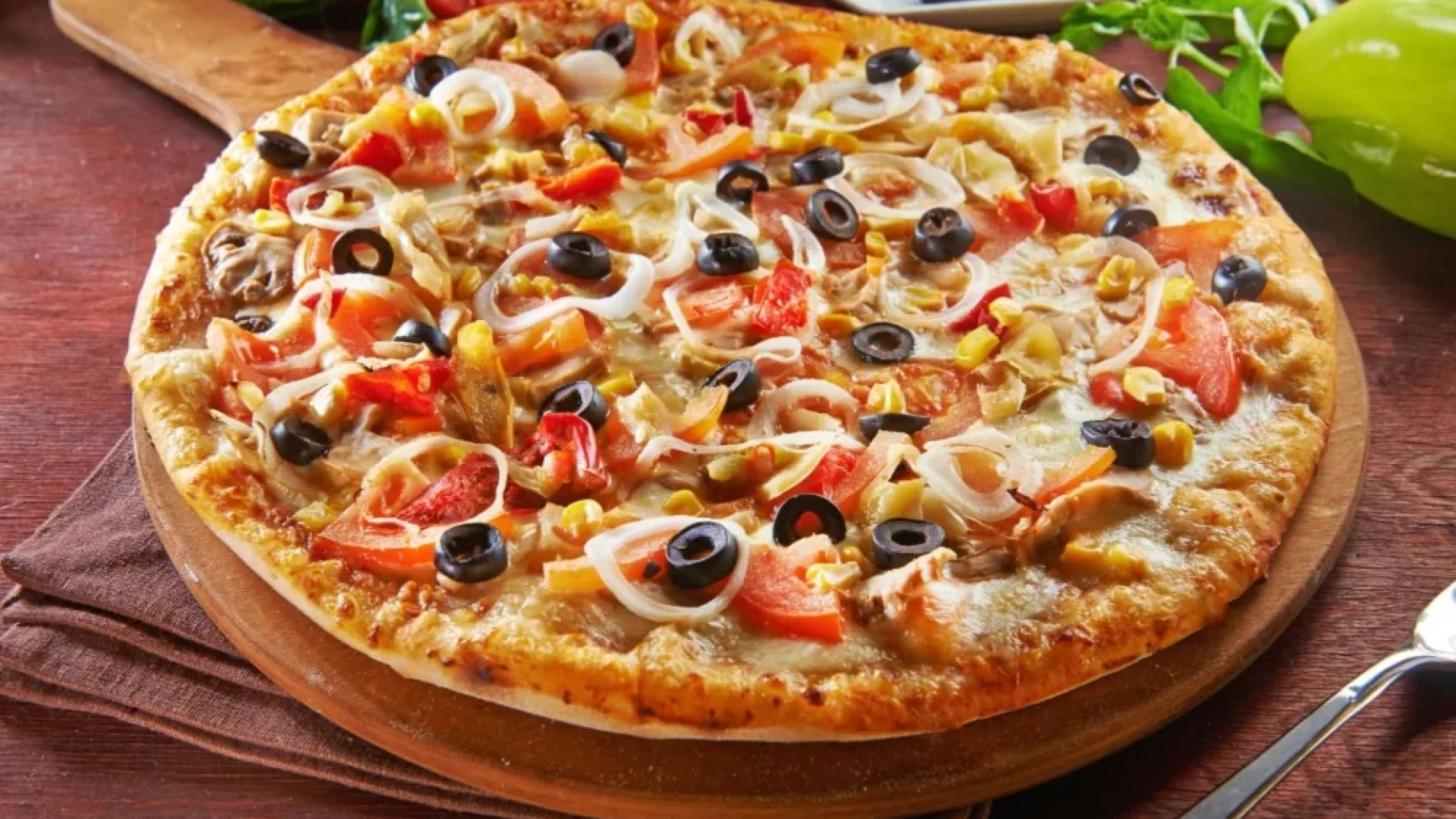Pizza at Hyperama diner Dubai